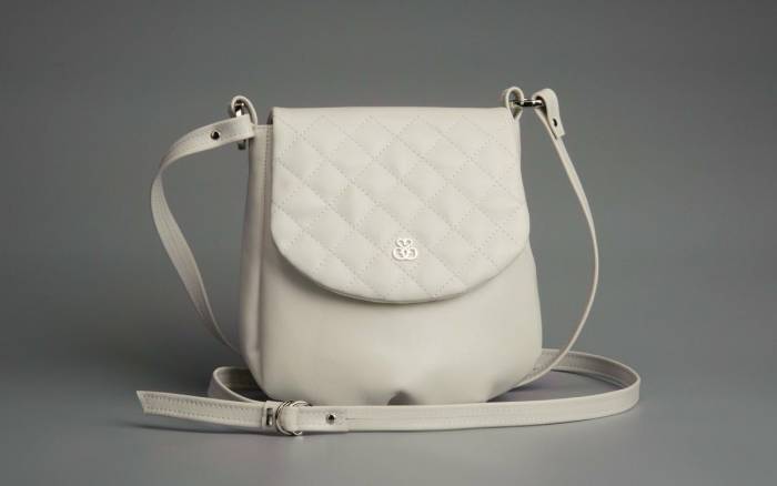 Белая кожаная сумка