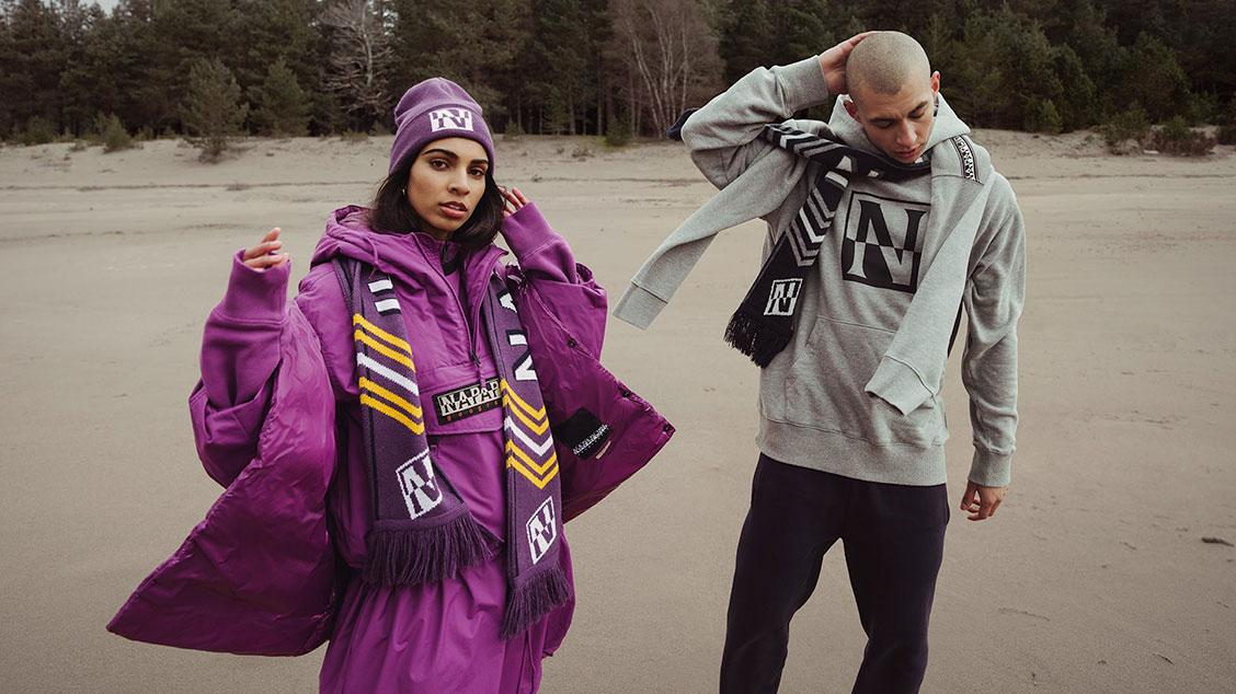 Парень и девушка в одежде Napapijri